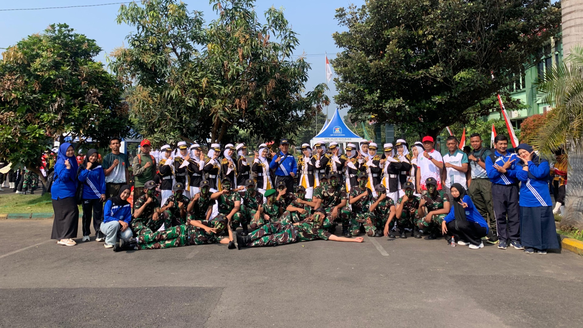 TIM ADIPURA KENCANA PENASARAN DENGAN SEKOLAH ADIWIYATA MANDIRI