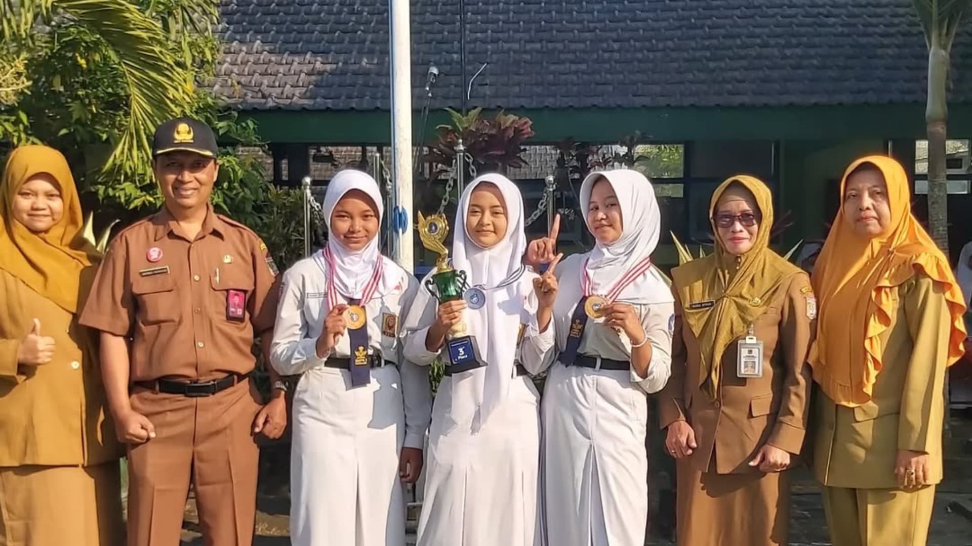 Tim Hockey SMPN 2 Kepanjen Sabet Juara 1 Tingkat Provinsi di Surabaya 2023