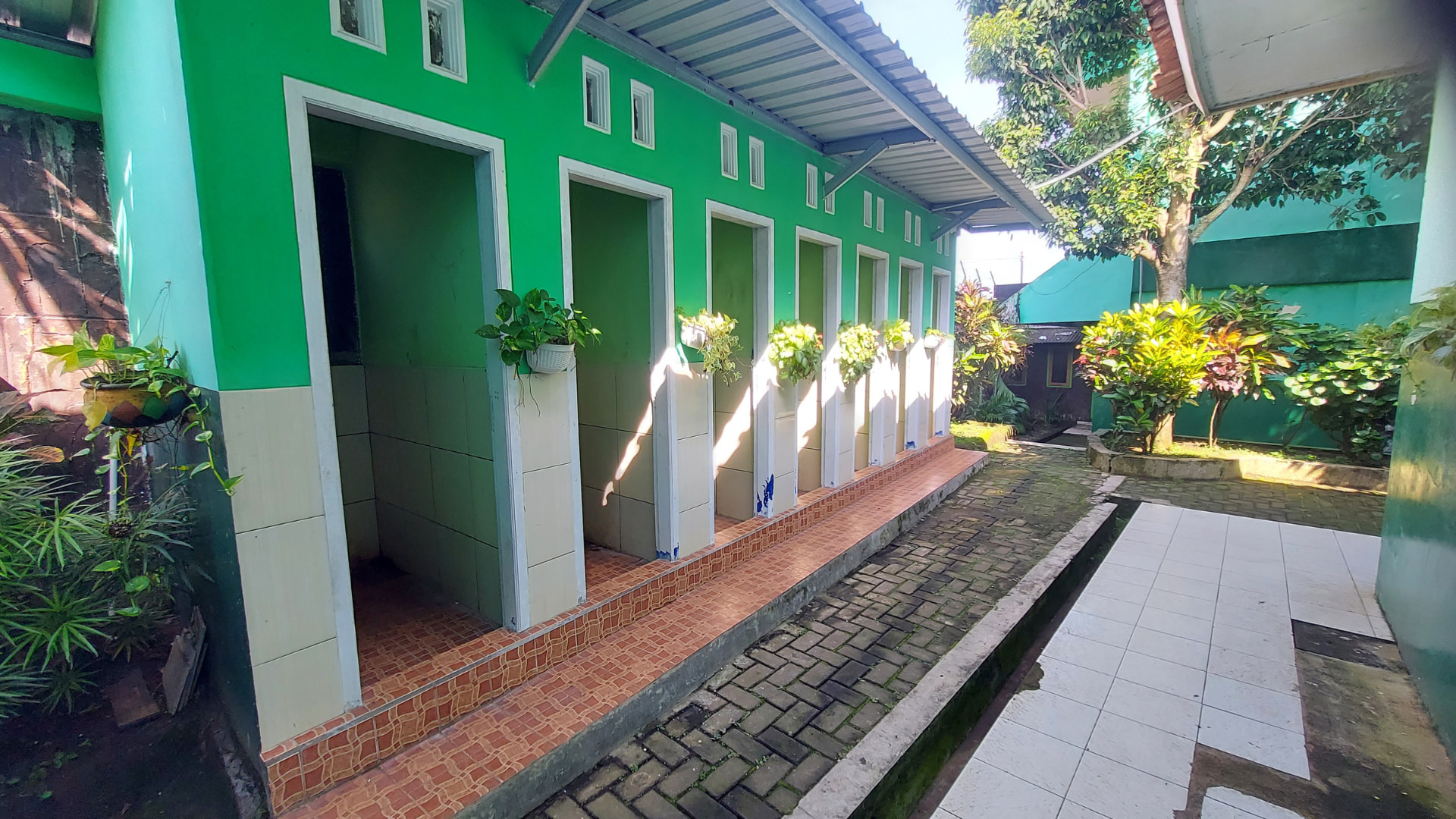 Toilet Putra: Fasilitas Bersih dan Nyaman untuk Siswa