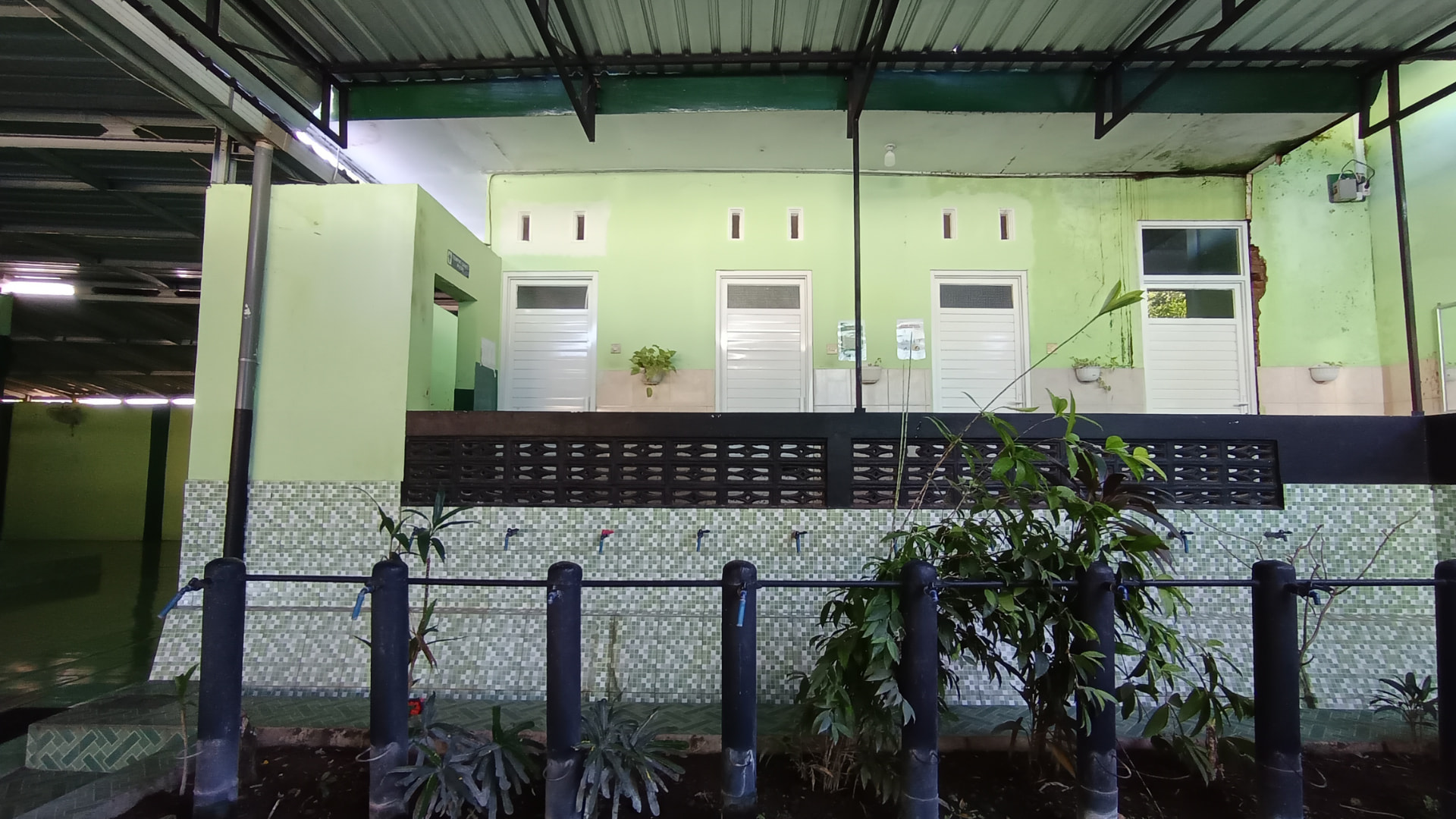 Toilet Putri: Ruang Kebersihan dan Kenyamanan untuk Siswa Perempuan